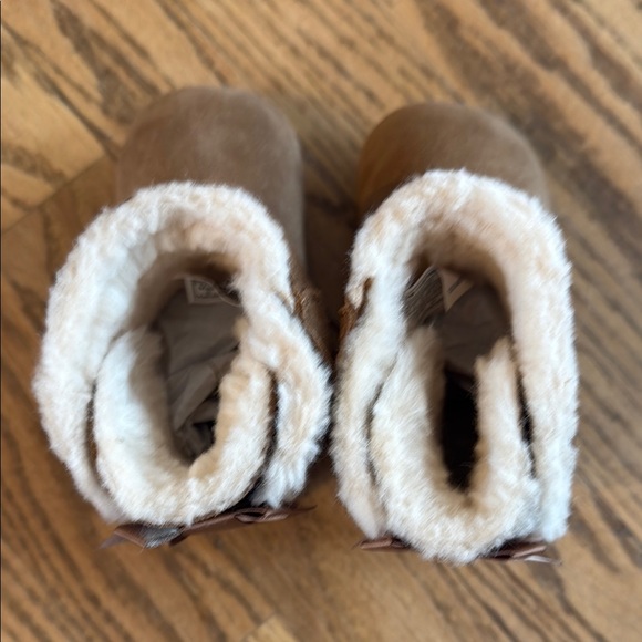 Mini Bailey Bow II UGG Toddler Boots - Picture 5 of 5